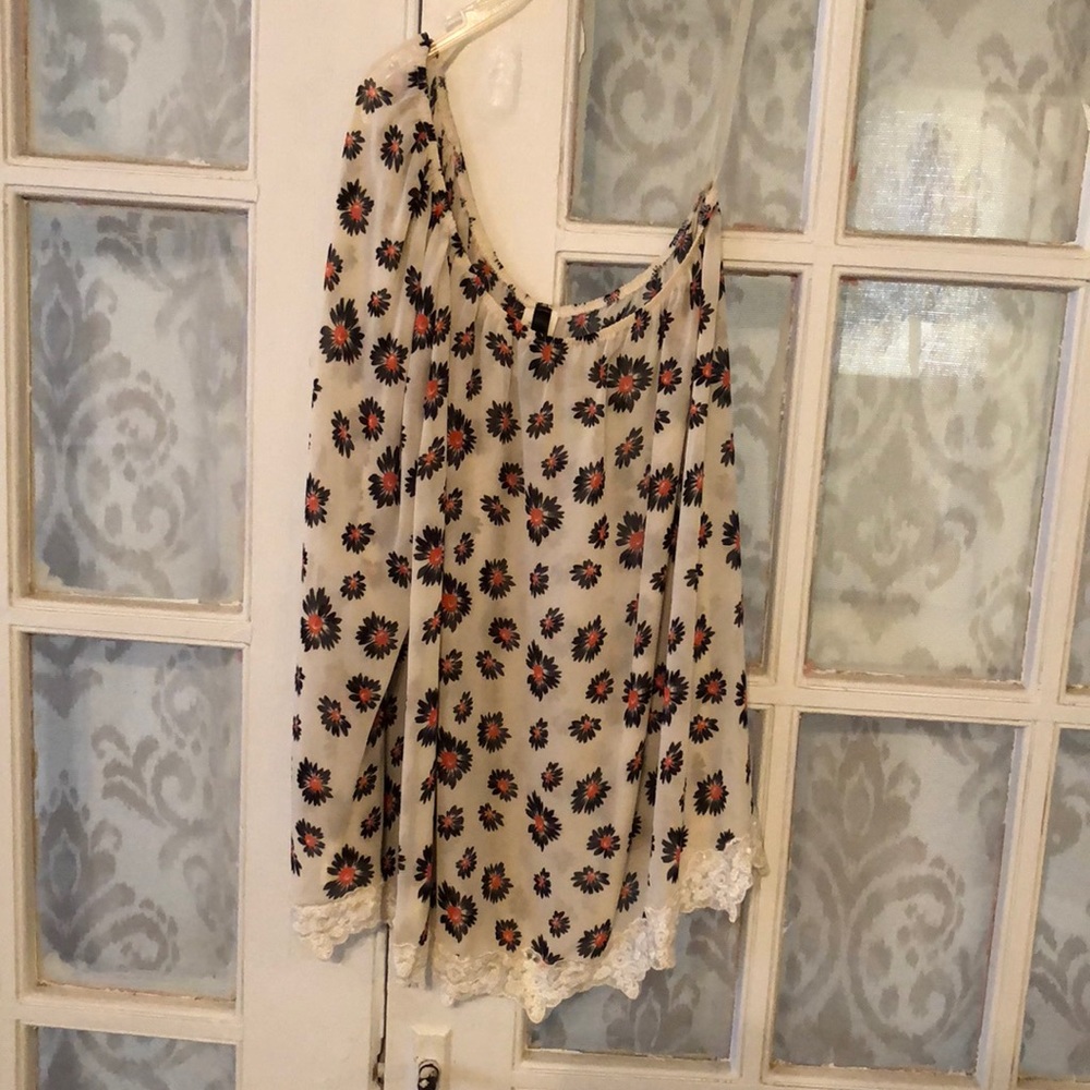 Daisy one shoulder top.